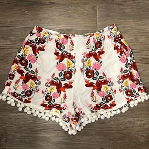 Show Me Your MuMu White Floral Short | Size XS